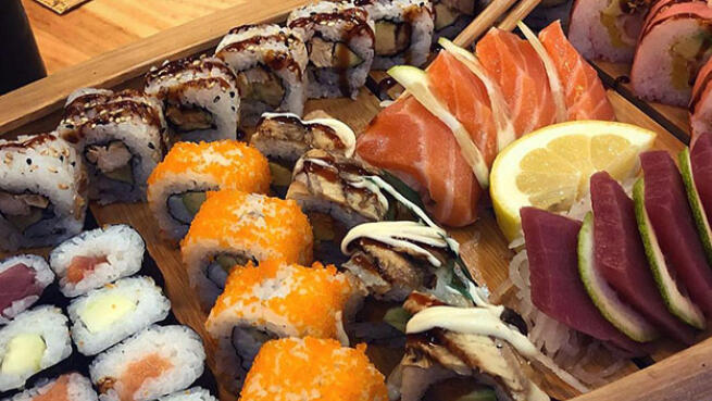 Menú sushi para llevar en Restaurante Yami por 22.5 � - oferta con descuento: 30% | Ofertas en sushi para llevar